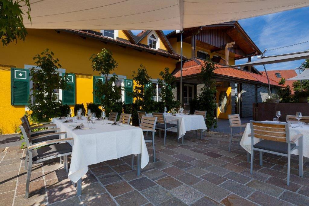 Weingut Essgut Schlafgut Sabathihof-Dillinger Hotel Glanz an der Weinstrasse Bagian luar foto